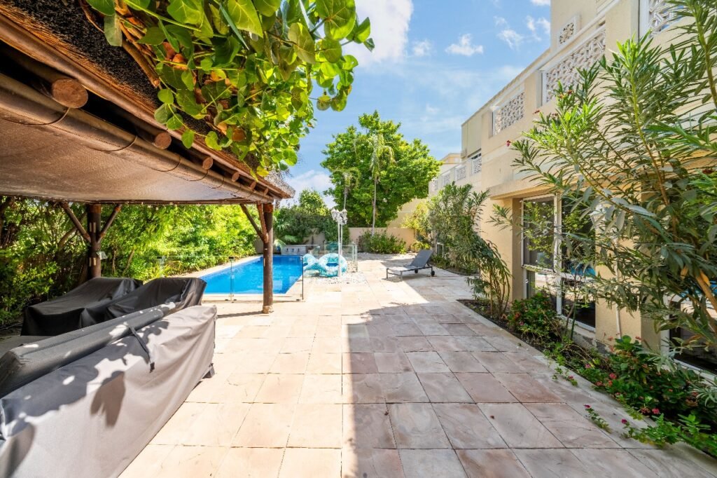 Real-estate-broker-the-meadows